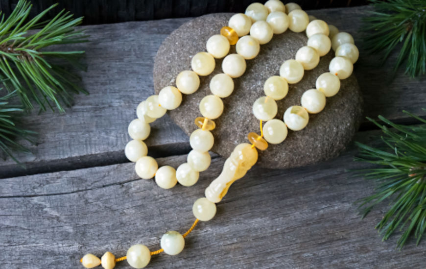Using Rosary Beads for Focus and Reflection in Meditation