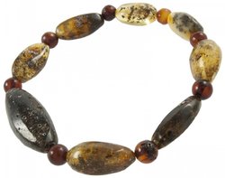 Bracelet made of different sizes of amber