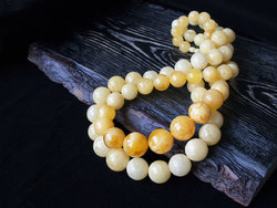 Beads made from amber beads “Dora”