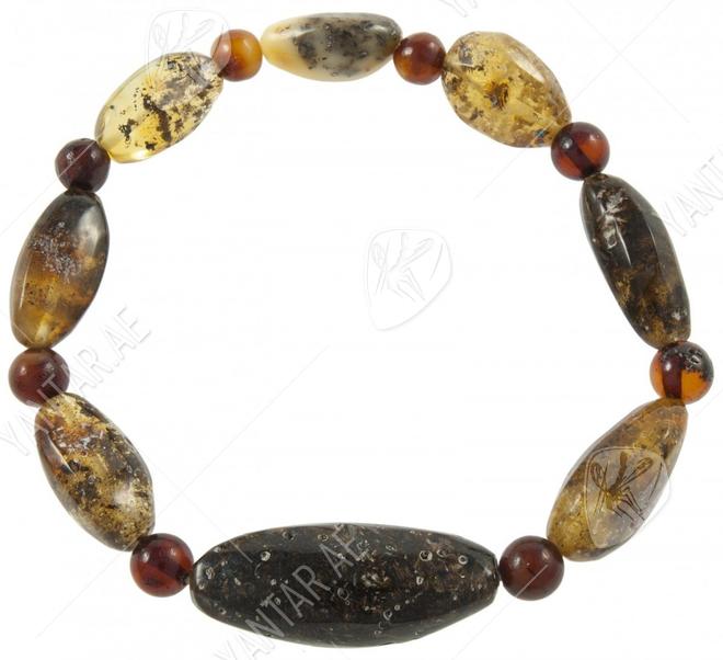 Bracelet made of different sizes of amber
