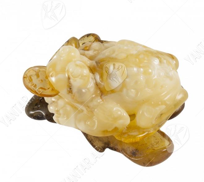 Amber figurine “Frog with a coin”
